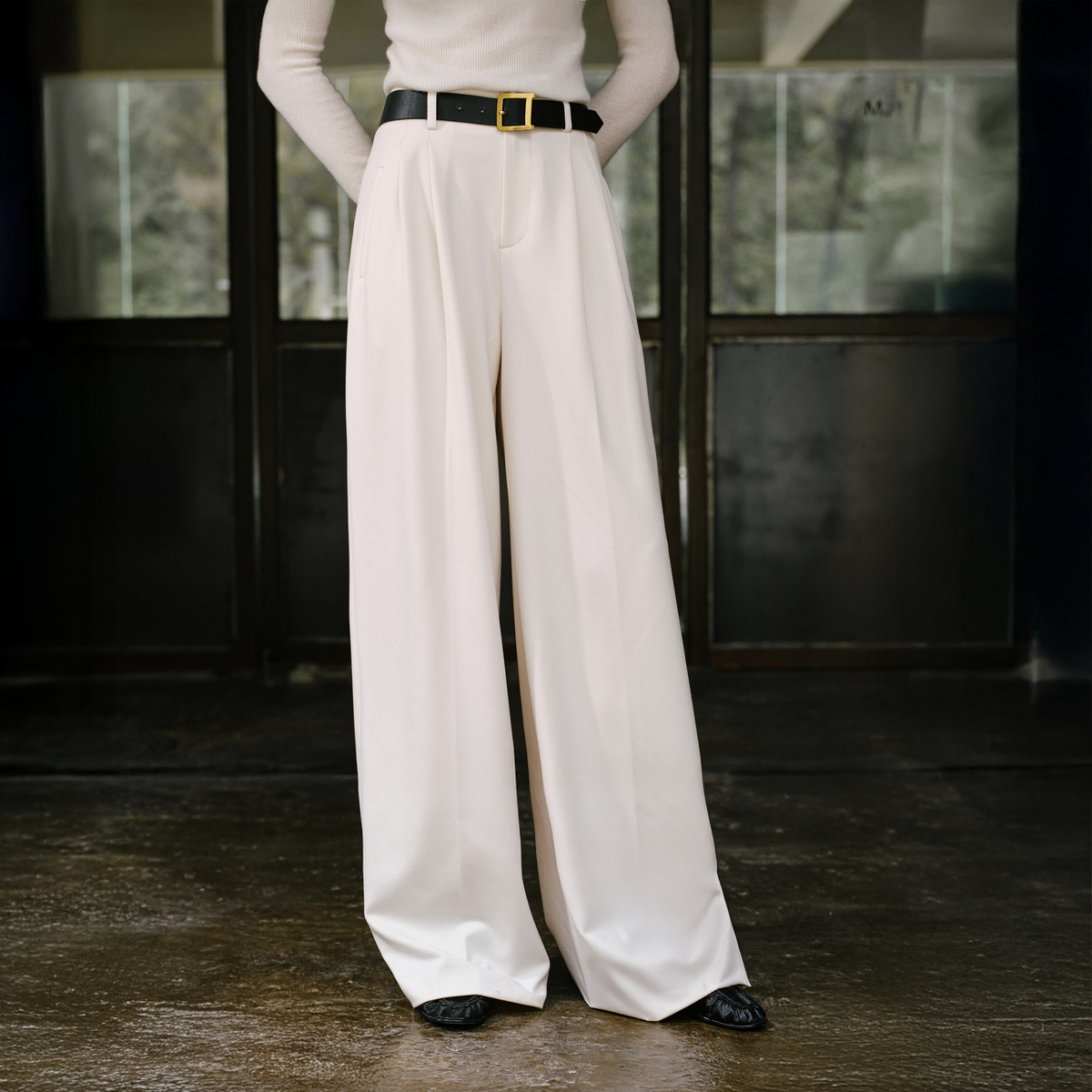 LYNEE 简约无腰头垂感倒褶白色直筒裤女百搭休闲 LGD2FSW109