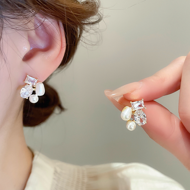 铜合金仿珍珠耳饰 轻奢高级感几何锆石珠珠耳钉气质耳环精致耳饰