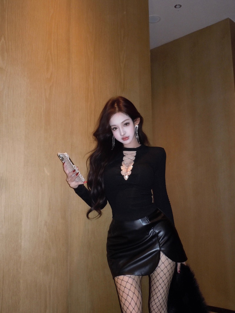 交叉绑带镂空纯欲风辣妹T恤打底衫上衣高腰显瘦性感包臀短裙套装