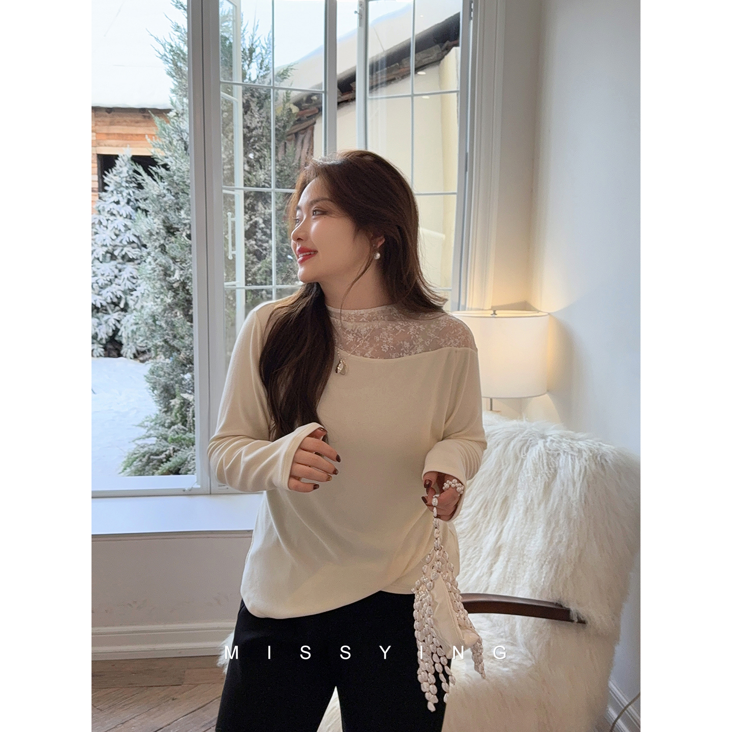 应小姐【恋恋日记】微胖大码显瘦休闲韩版百搭宽松提花蕾丝领打底衫