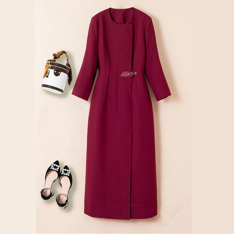 大码女装连衣裙2024春装新款时尚胖mm轻奢显瘦气质修身压褶中长款