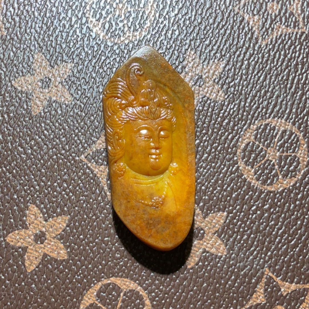 和田玉黄沁精美观音