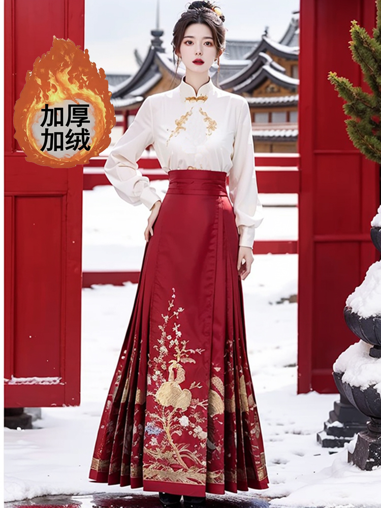 新中式加厚加绒白色汉服女今年流行冬季新款刺绣上衣马面裙两件套