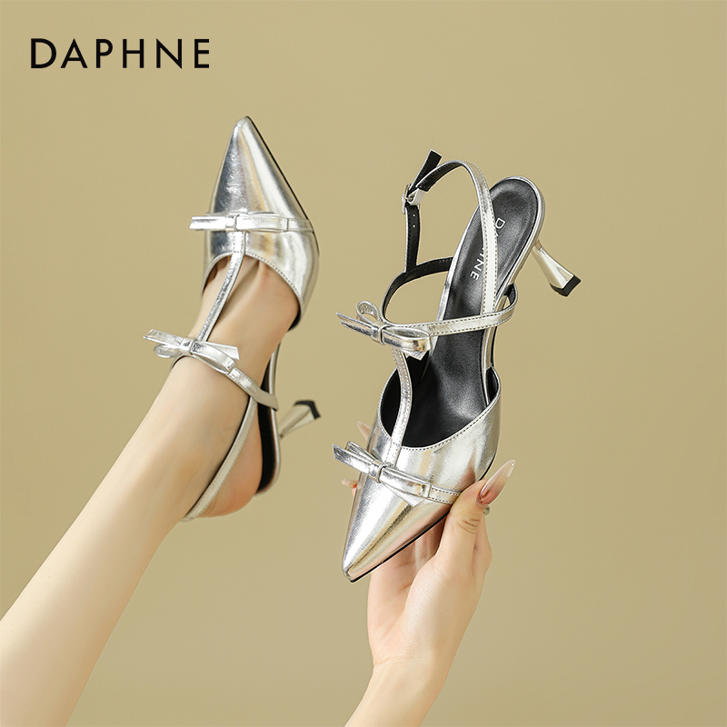 达芙妮包头高跟鞋新款夏季尖头后空细跟凉鞋女款浅色蝴蝶结配裙子