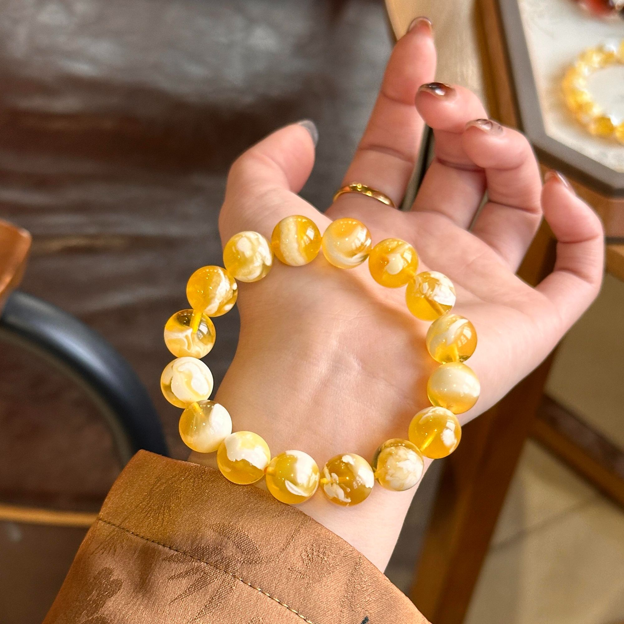 天然原矿无优化收藏级俄料金瓷白溶洞妖花圆珠蜜蜡手串多样性发一