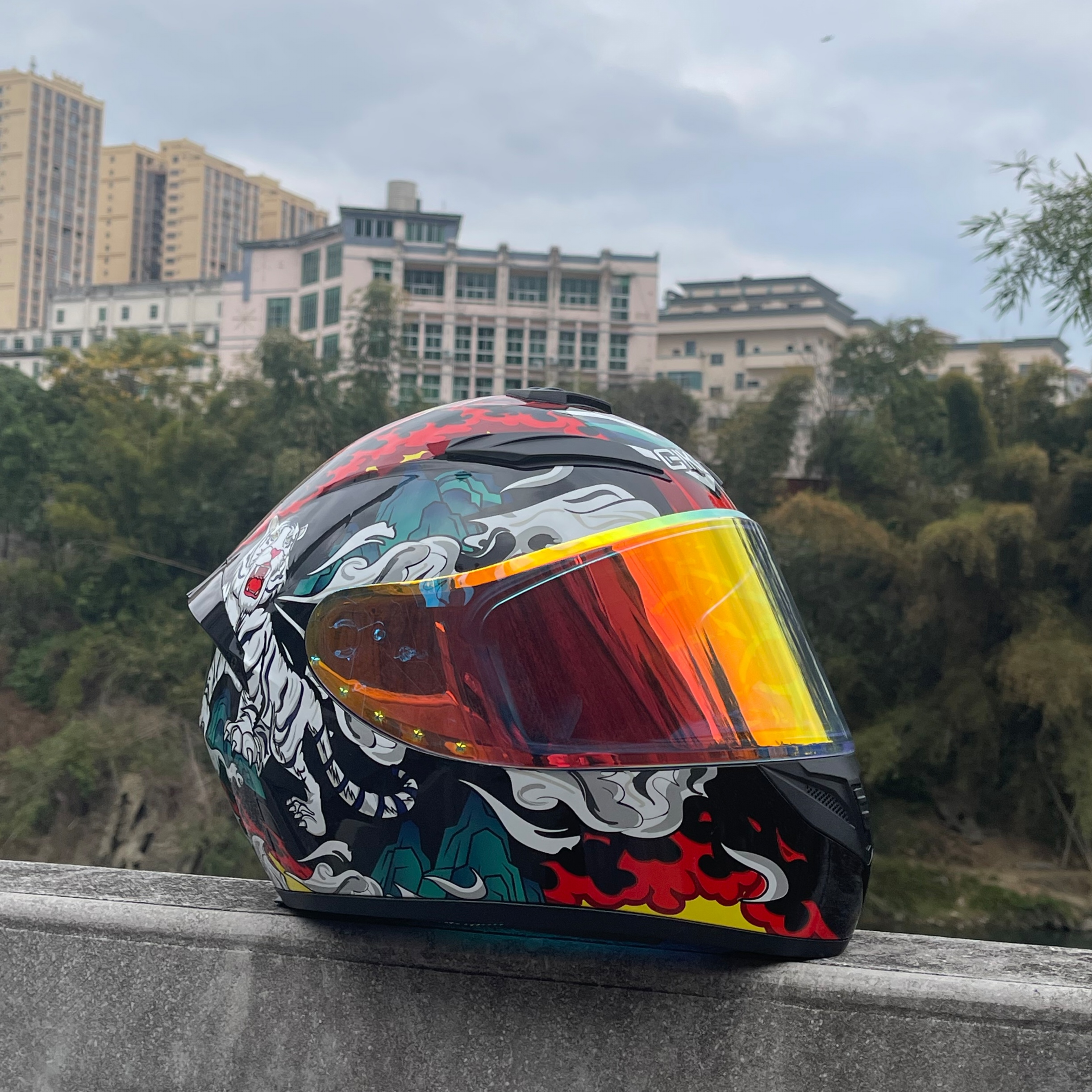 3C认证摩托车日夜两用可夜视镜片头盔机车骑行新国标男女安全帽