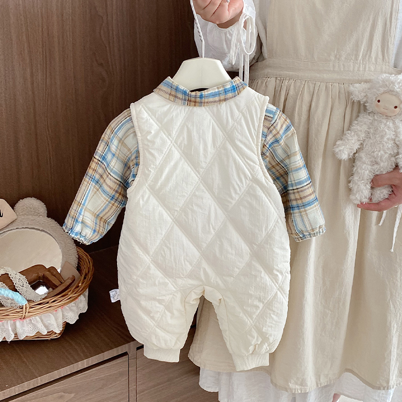 小月龄夹棉马甲秋冬装2025新款加绒格纹衬衫背带裤T恤外套两件套