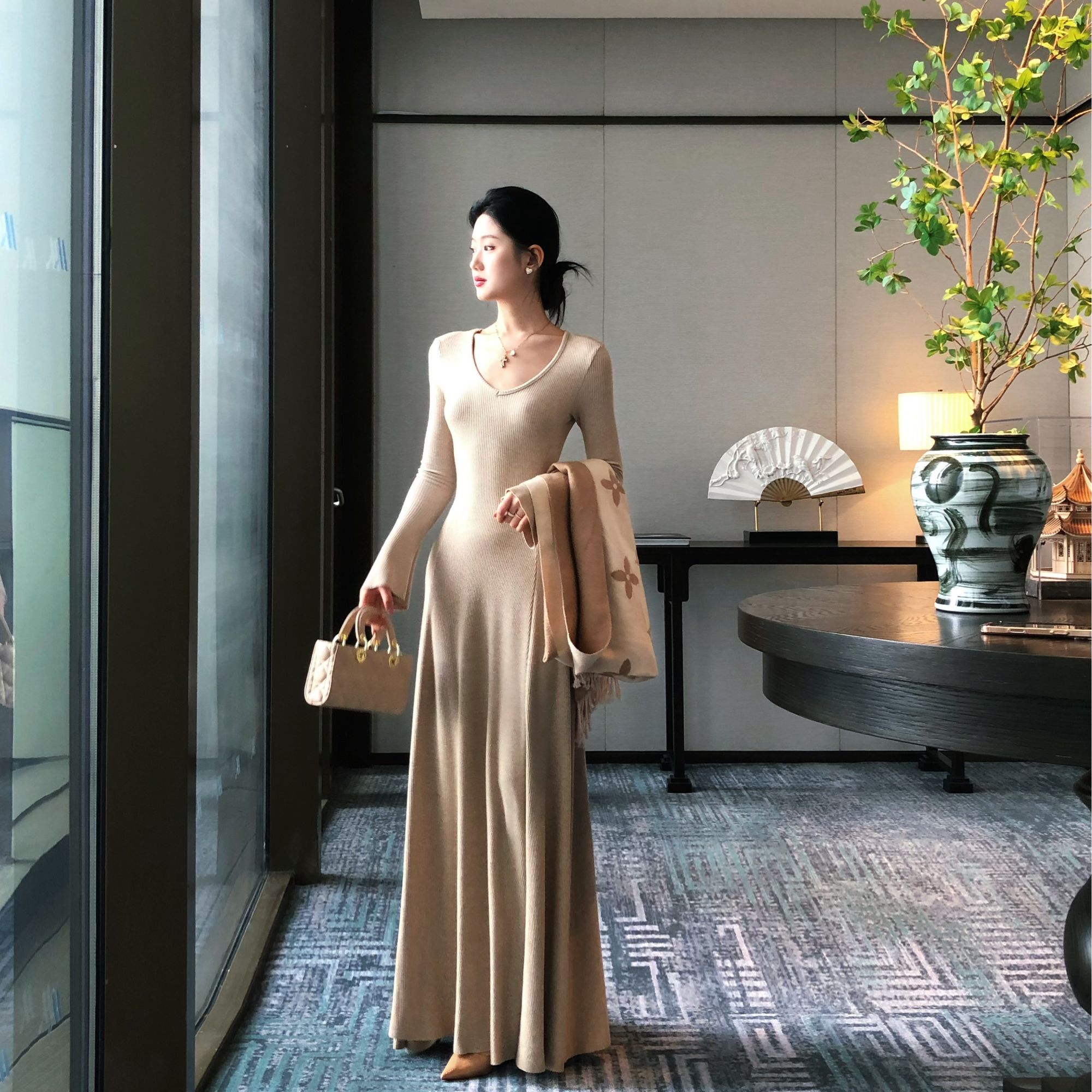 知性风气质名媛显瘦V领打底连衣裙女时尚洋气百搭清冷系包臀长裙