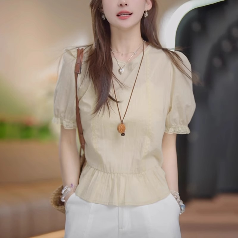 正肩短袖衬衫女士夏季2025新款时尚洋气减龄收腰蕾丝花边气质上衣
