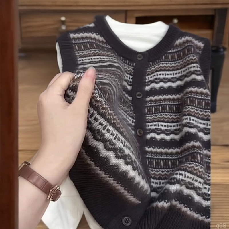 栗子灰马甲毛衣女2025秋冬新款背心慵懒风洋气减龄超好看针织开衫