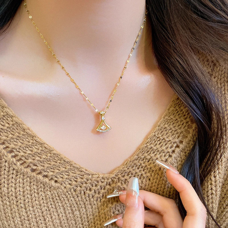 铜合金项链 ins时尚扇形高级感灵动项链女跳动的心优雅吊坠