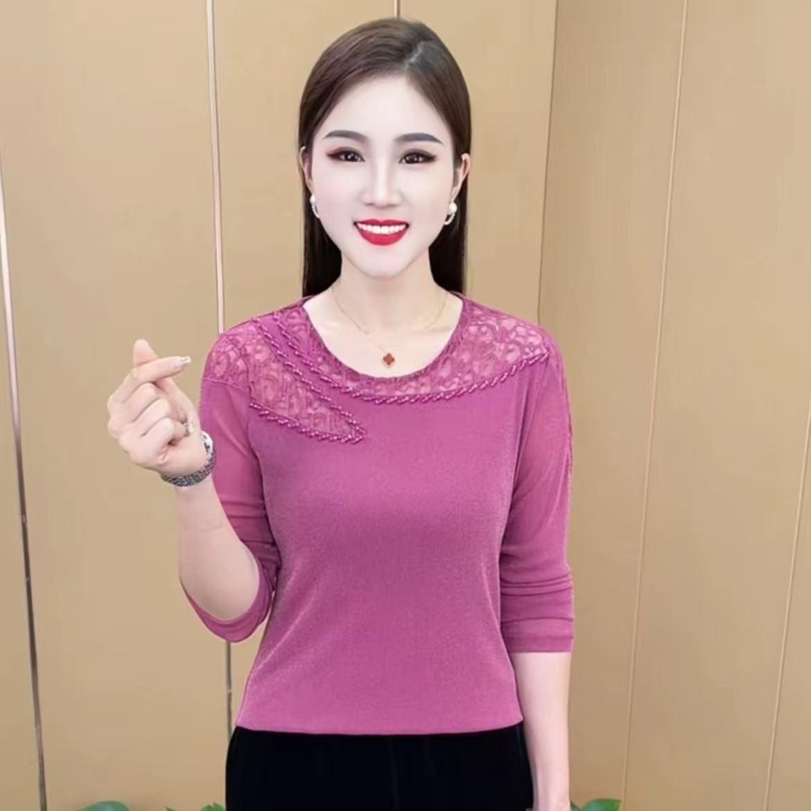 早秋新款女士上衣圆领镂空蕾丝设计感洋气时尚百搭七分袖T恤小衫