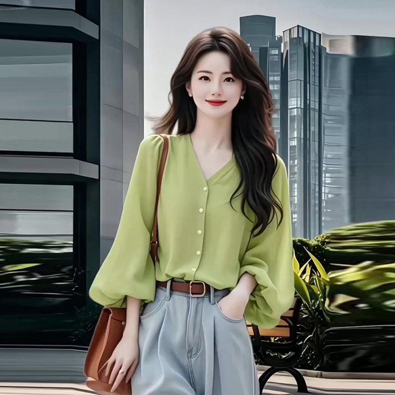 法式气质V领高级感绿色灯笼袖衬衫女宽松设计感优雅别致小众上衣