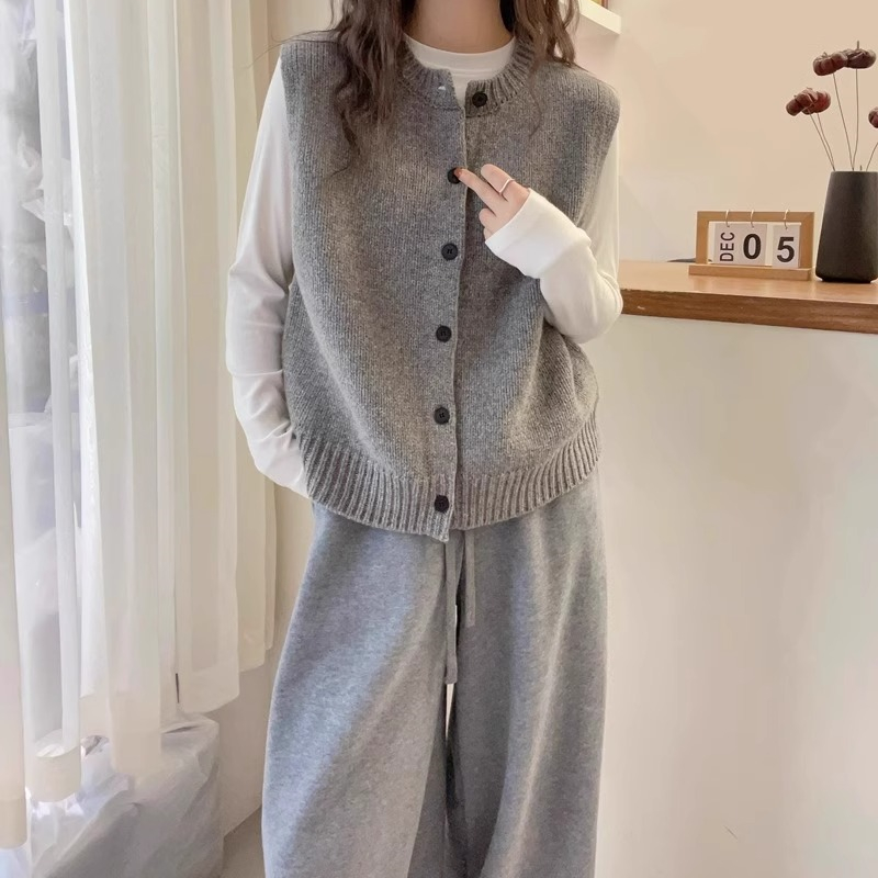 欧洲站2025春装新款简约纯色打底蜜熊绒针织背心无袖马甲上衣女