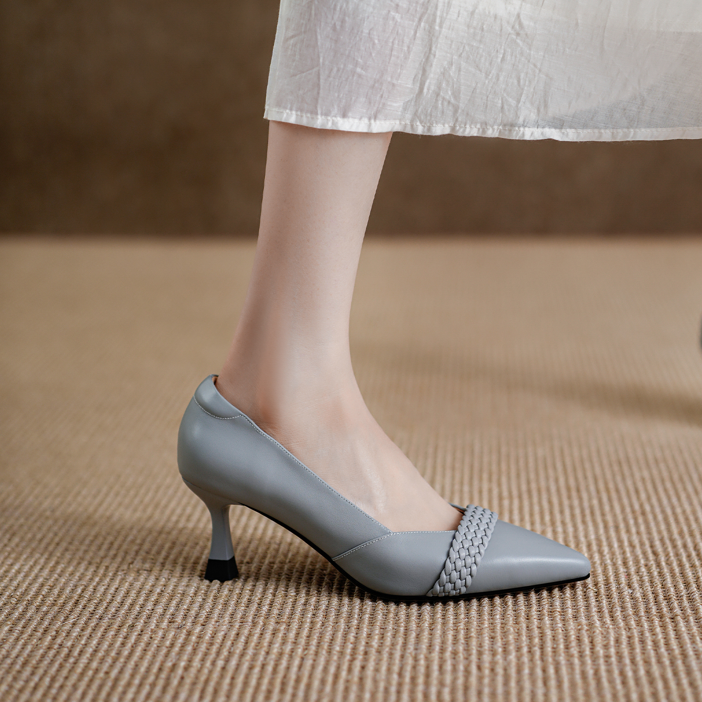 7.5cm绝美尖头细跟高跟鞋春秋季百搭真皮浅口单鞋时尚通勤职业鞋