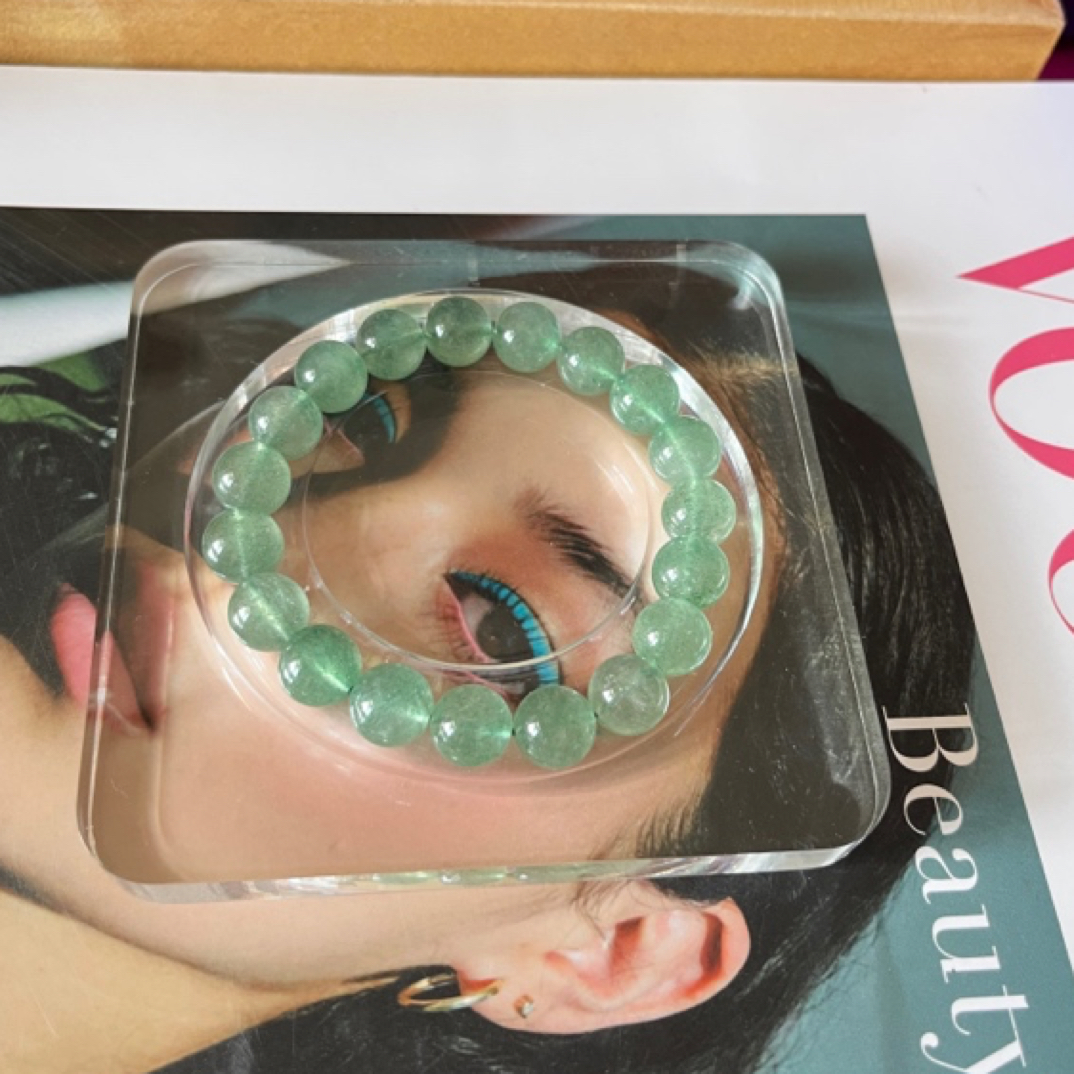 天然水晶绿草莓舒适佩戴彰显自然之美绿草莓