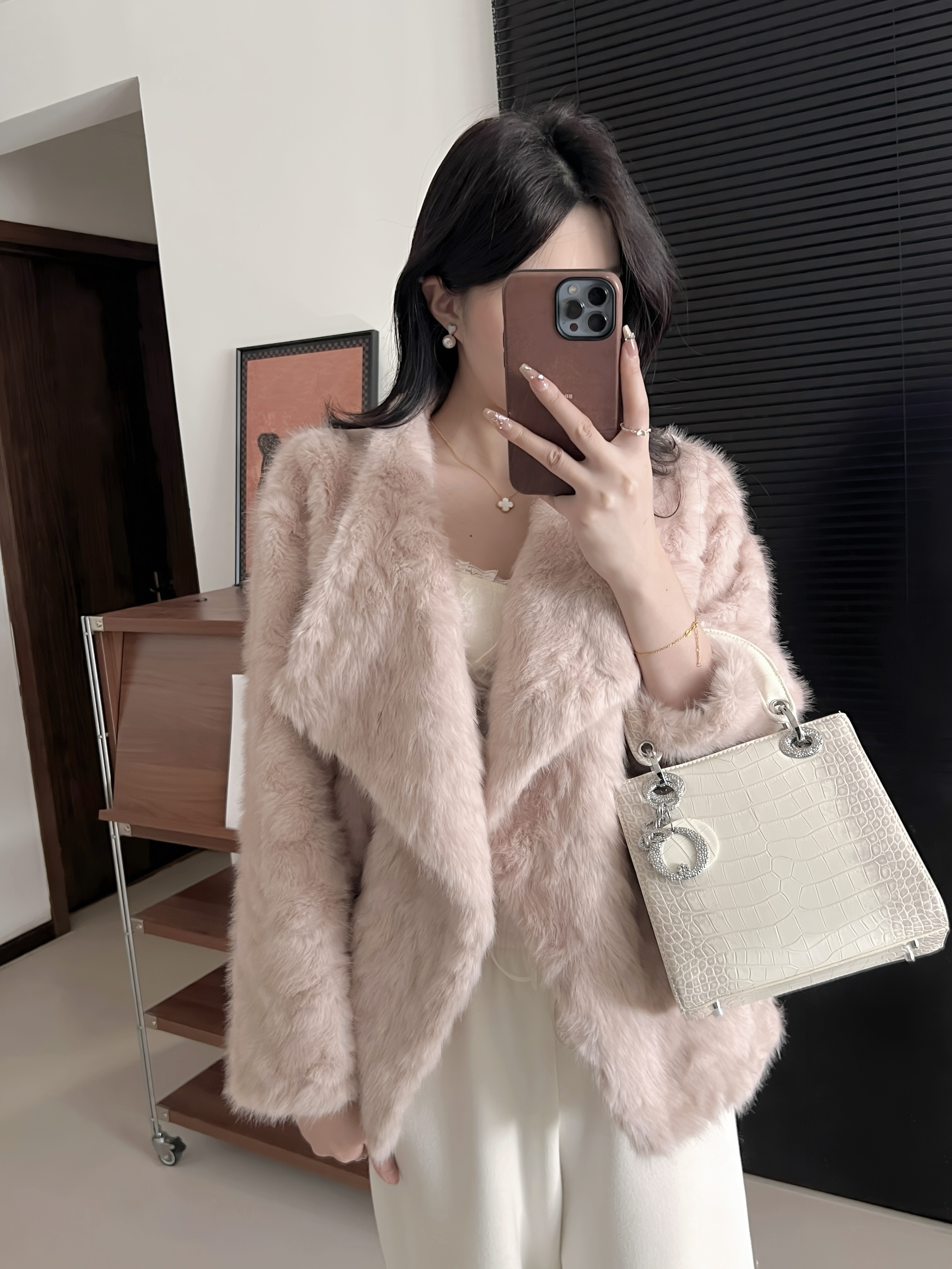 人造皮草 柔雾奶兔保暖时尚冬季韩版皮草短外套女翻领女士宽松