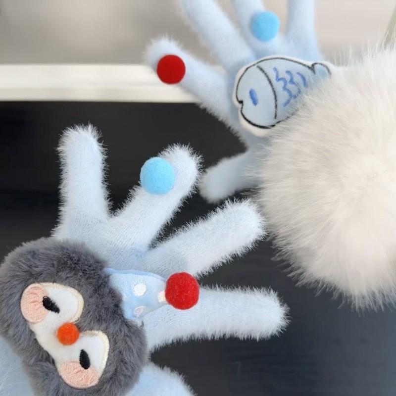 可爱企鹅小鱼毛茸手套女冬季保暖防寒成人学生骑行全包分指手套LU