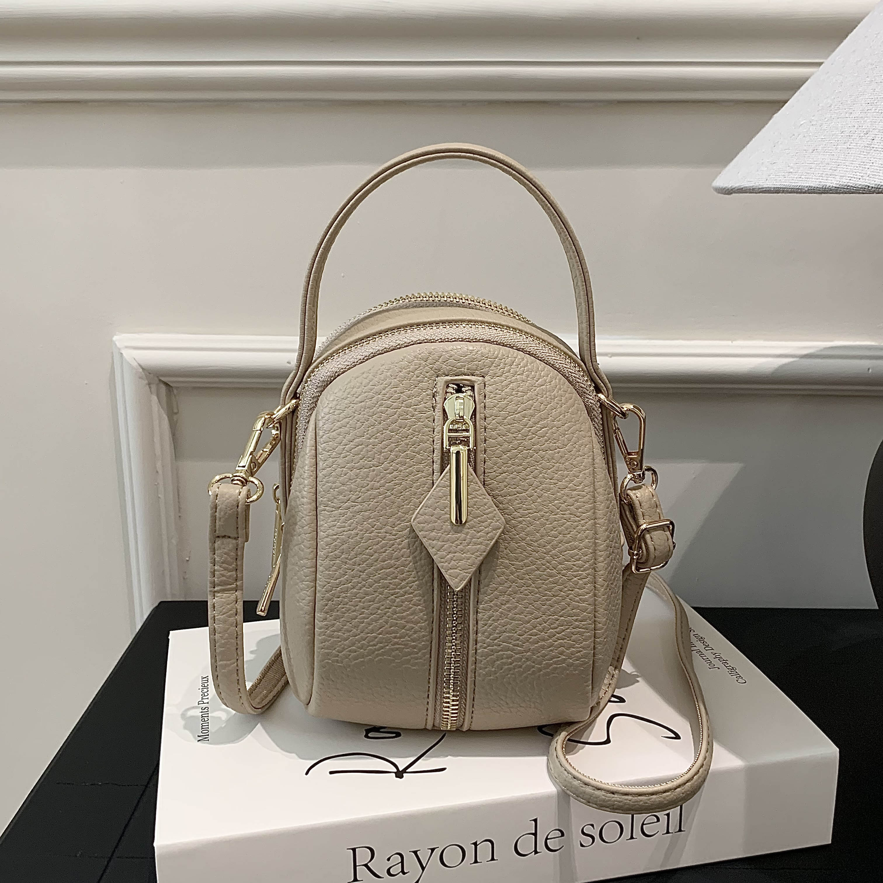 夏季真皮贝壳包2025新潮流女士时尚斜挎包竖款手机包洋气百搭休闲