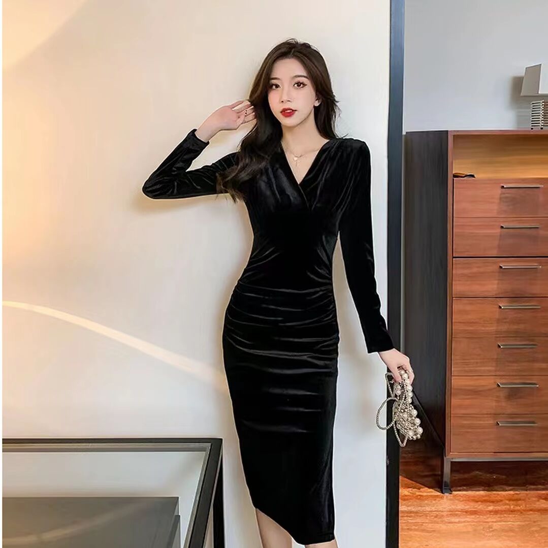 金丝绒低开叉连衣裙秋季修身名媛对襟法式黑色裙子