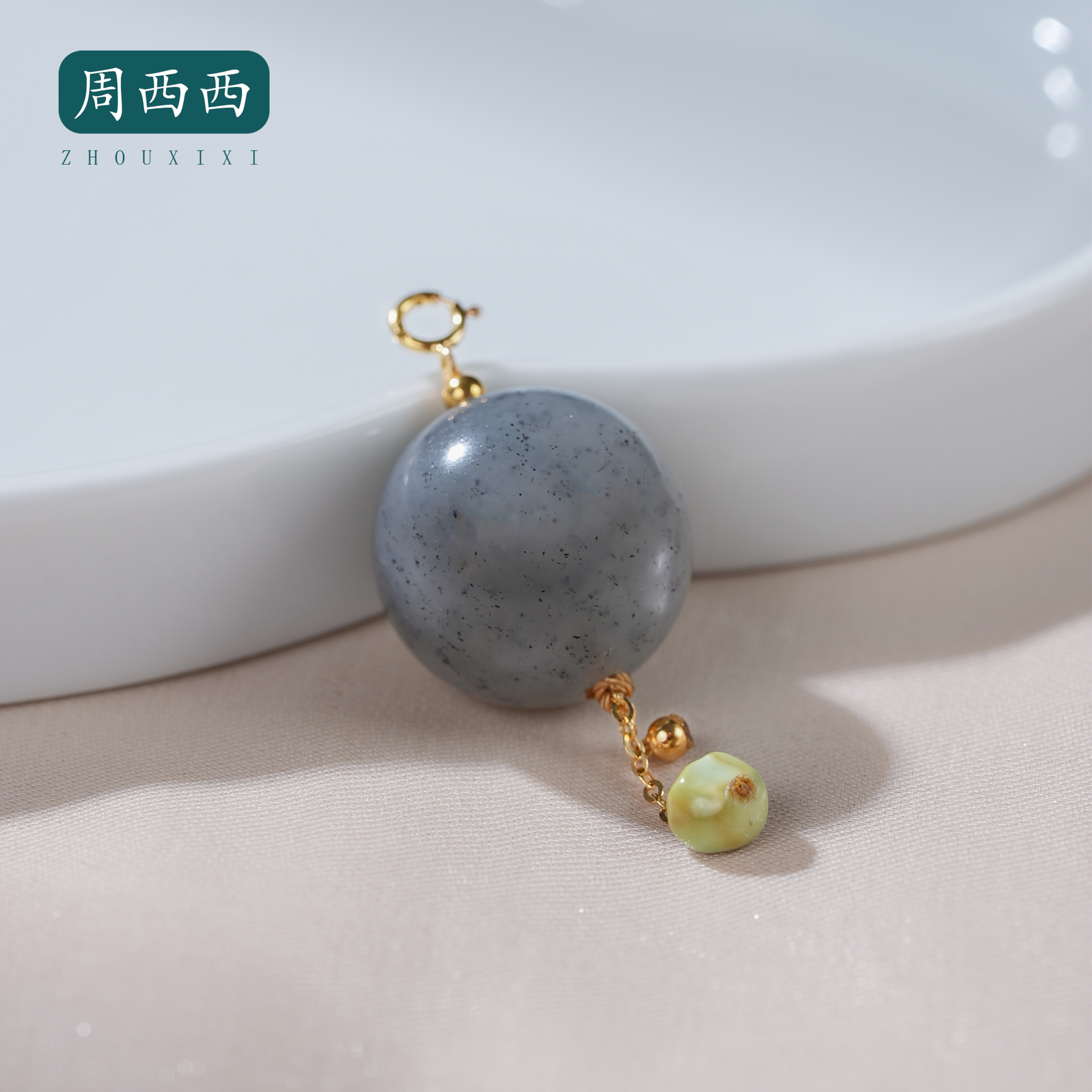周西西精美18K点墨路路通吊坠17.5mm时尚气质百搭多样性发货19681