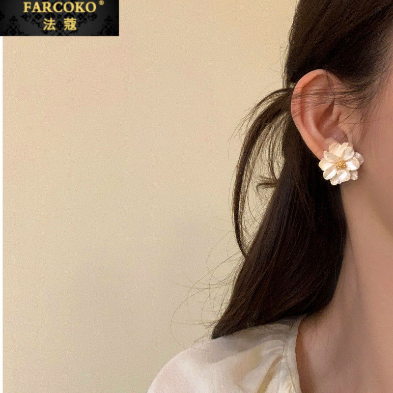 925银耳饰 山茶花耳饰女款精致百搭配饰情人节礼物