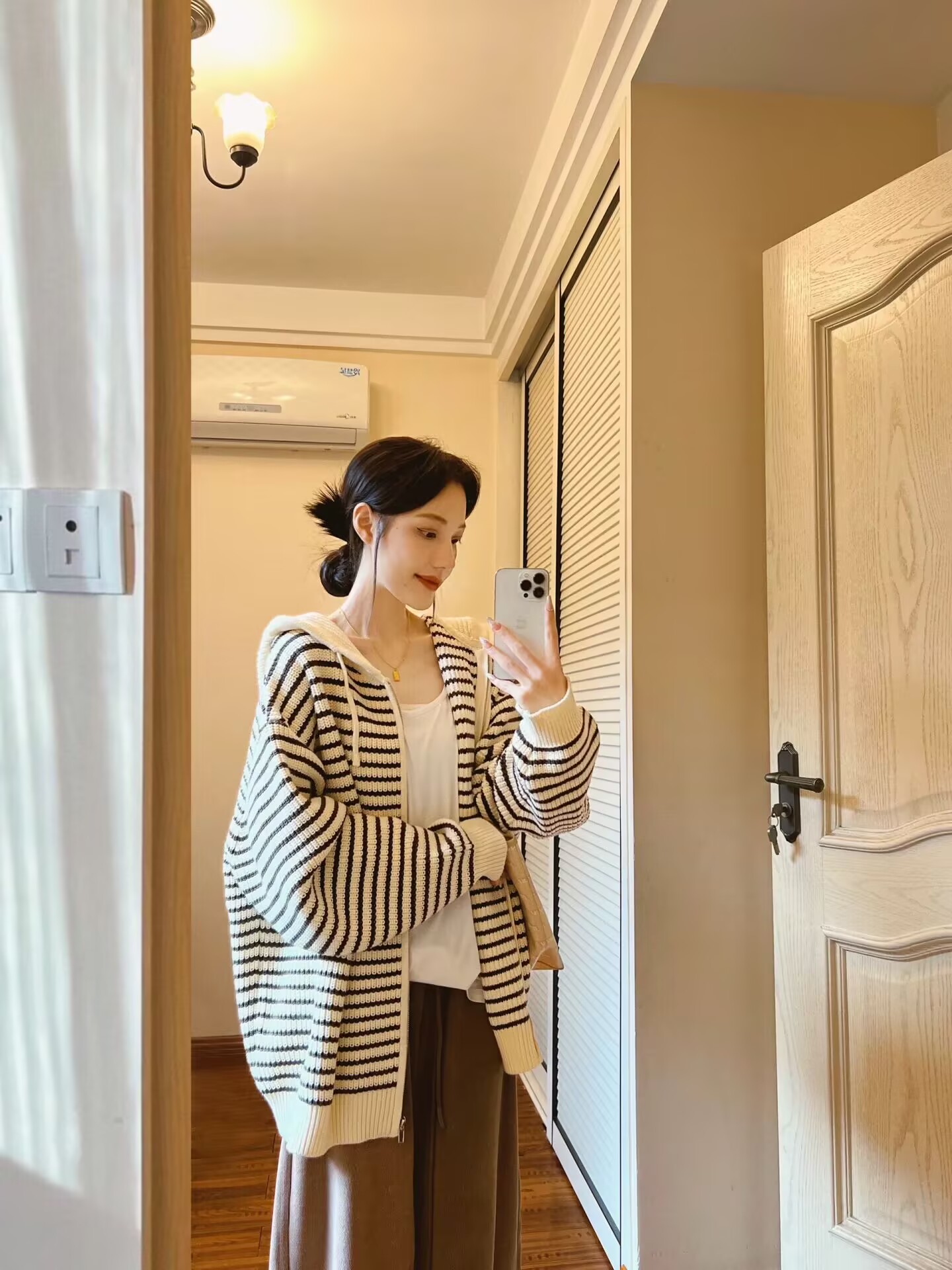 孕妇装秋冬款连帽宽松秋季针织衫气质减龄毛衣显瘦条纹开衫外套女