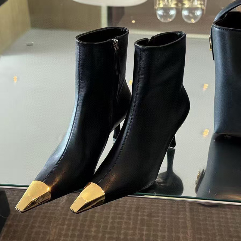 【桃气妮妮】尖头高跟短靴女2025新款冬季黑色时装细跟法式气质靴子