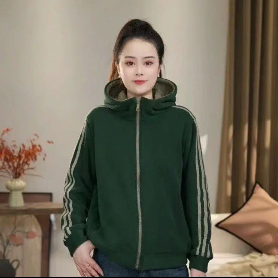2025奥粒绒女防风女士休闲加绒加厚短外套保暖常规极简风连帽