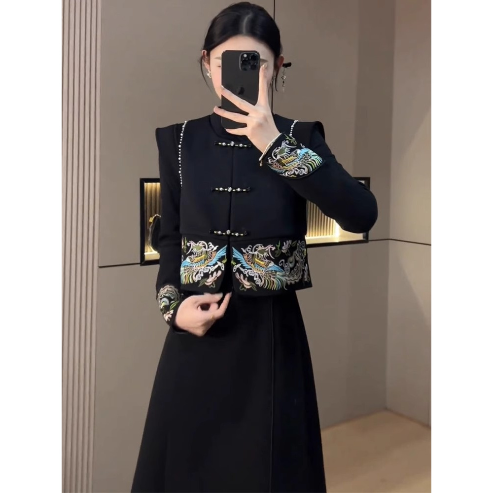 新中式网红爆款套装裙2025冬季新复古重工刺绣马甲收腰显瘦连衣裙