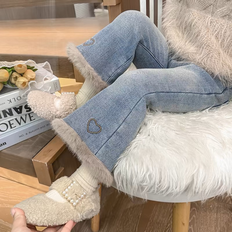 女童加绒牛仔裤儿童一体加厚新款2024洋气冬季喇叭裤宝宝裤子