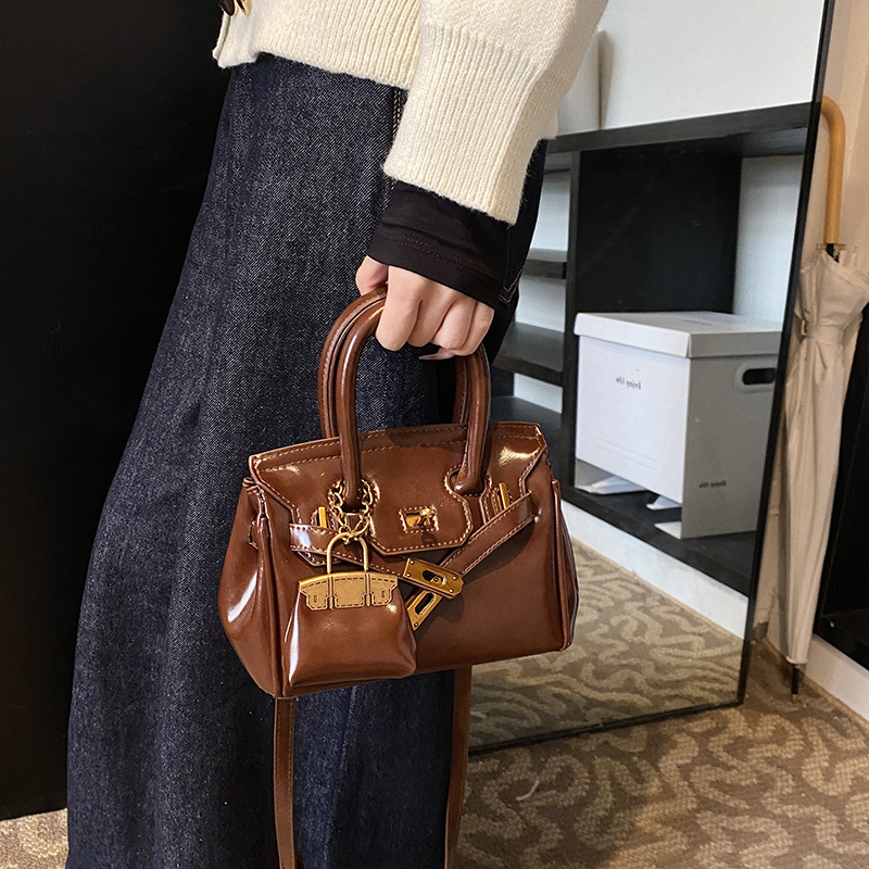 跨境新款油蜡皮凯莉包法国复古高级感手提包时尚休闲小众单肩女包