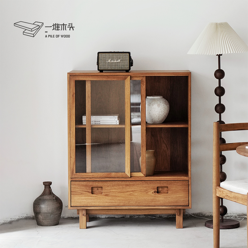 一堆木头缅甸柚木边柜餐边柜