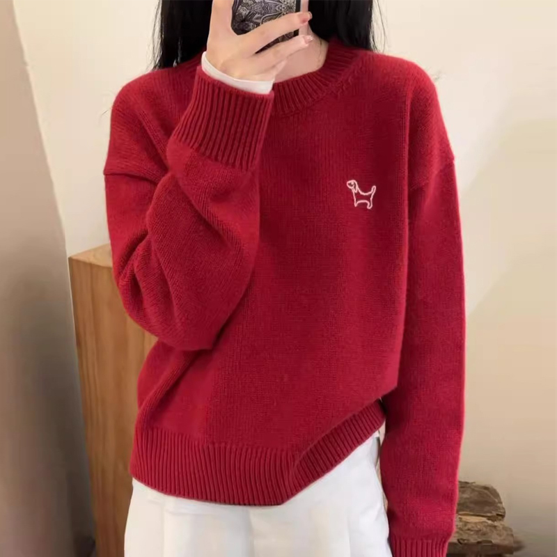 新年红小狗刺绣秋冬落肩袖宽松毛衣针织上衣百搭圆领打底羊毛衫女