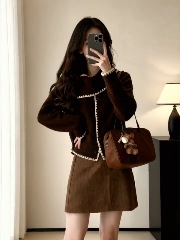 咖色围巾领修身针织毛衣上衣+秋冬新款a字半身短裙两件套装