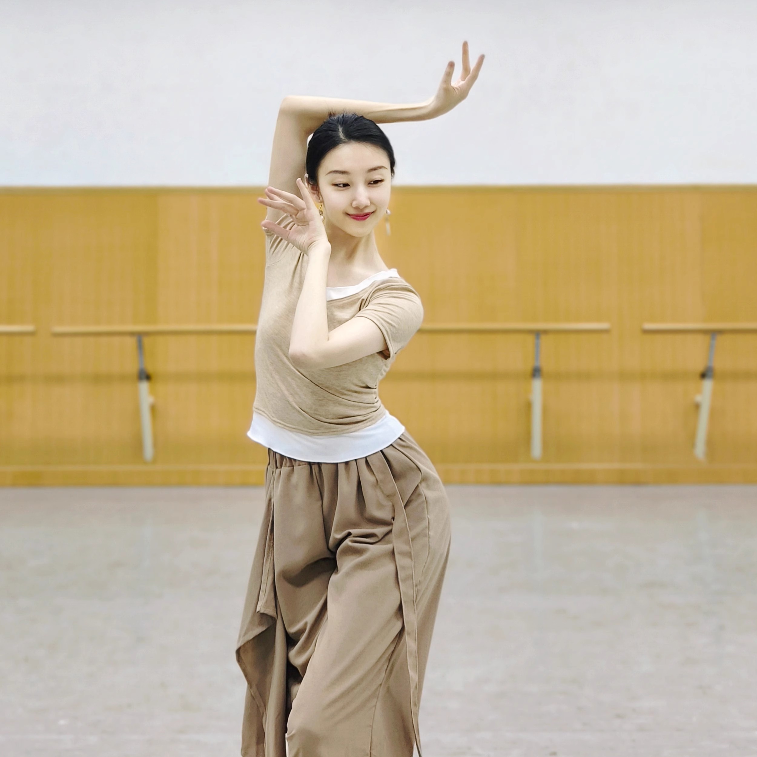 短袖现代舞练功服瑜伽舞蹈服修身古典舞形体上衣春夏显瘦芭蕾艺考