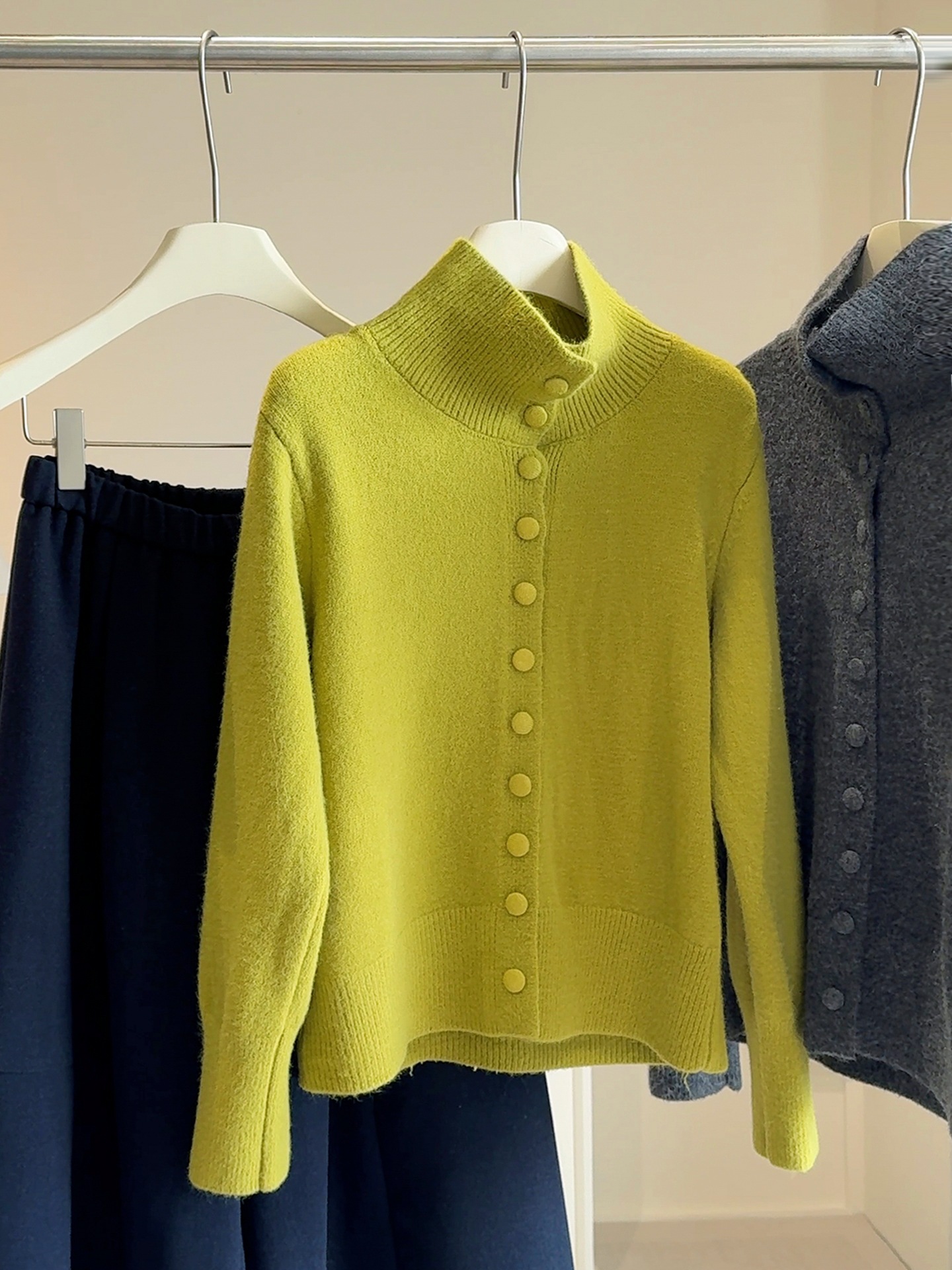 立领包扣毛衣开衫外套女2025秋冬季加厚款单排扣网红洋气炸街女装