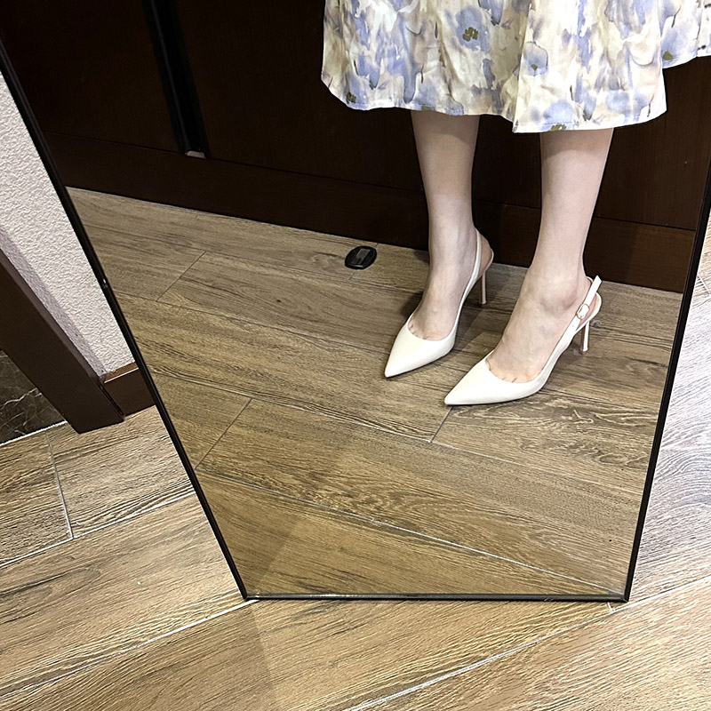 飞燕女鞋2025春夏新款时尚浅口单鞋一字带扣气质细跟米白色高跟鞋