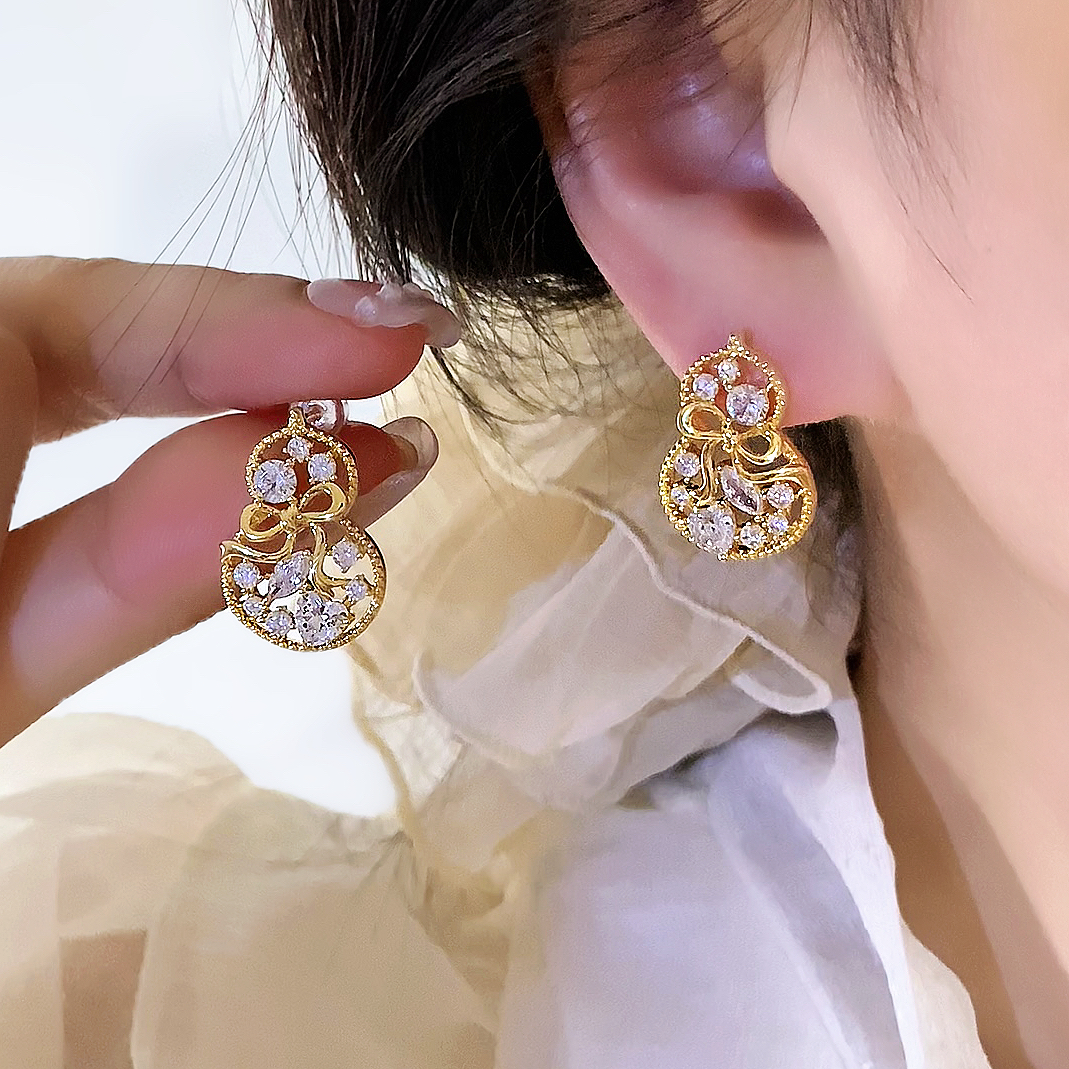 铜合金合成锆石耳饰 时尚设计感微镶精致蝴蝶结镂空葫芦耳钉1469