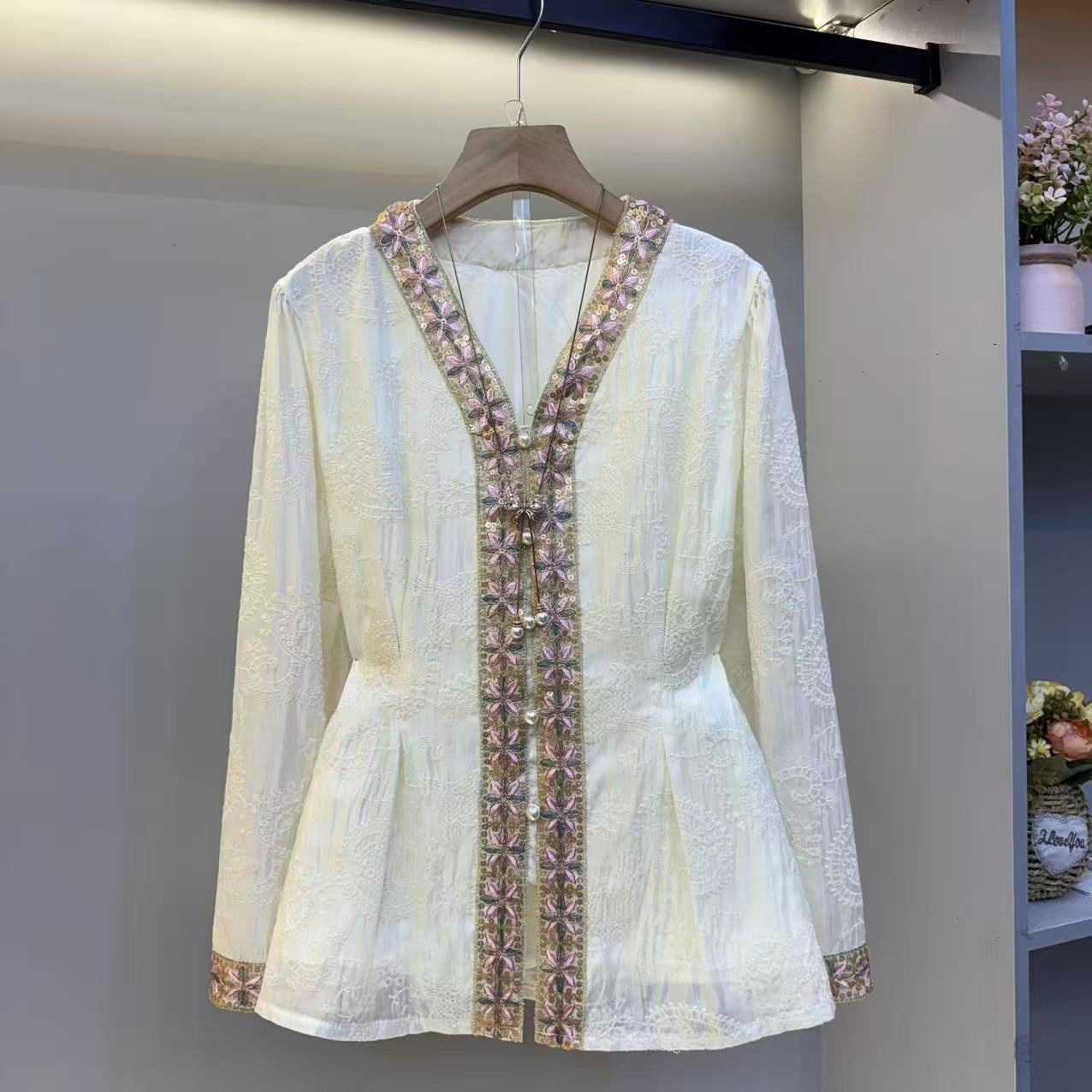 重工国风绣花收腰显瘦衬衫上衣秋季洋气百搭小衫