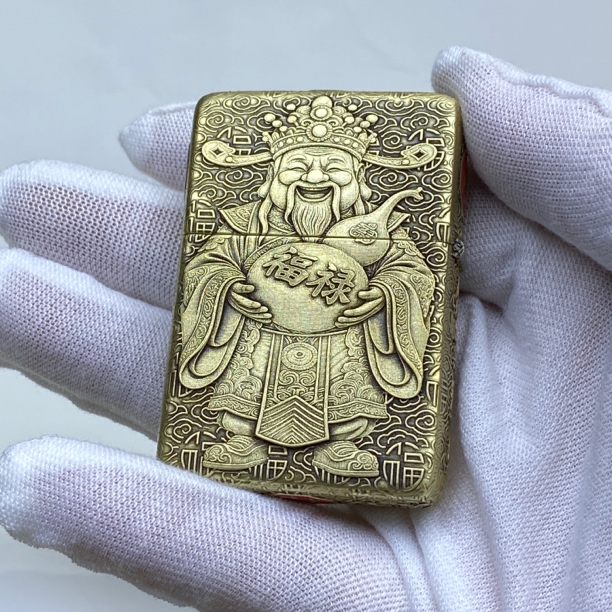 六面立体浮雕雕刻财神爷与吉祥图案大漆传统技法打火机轻启福满门