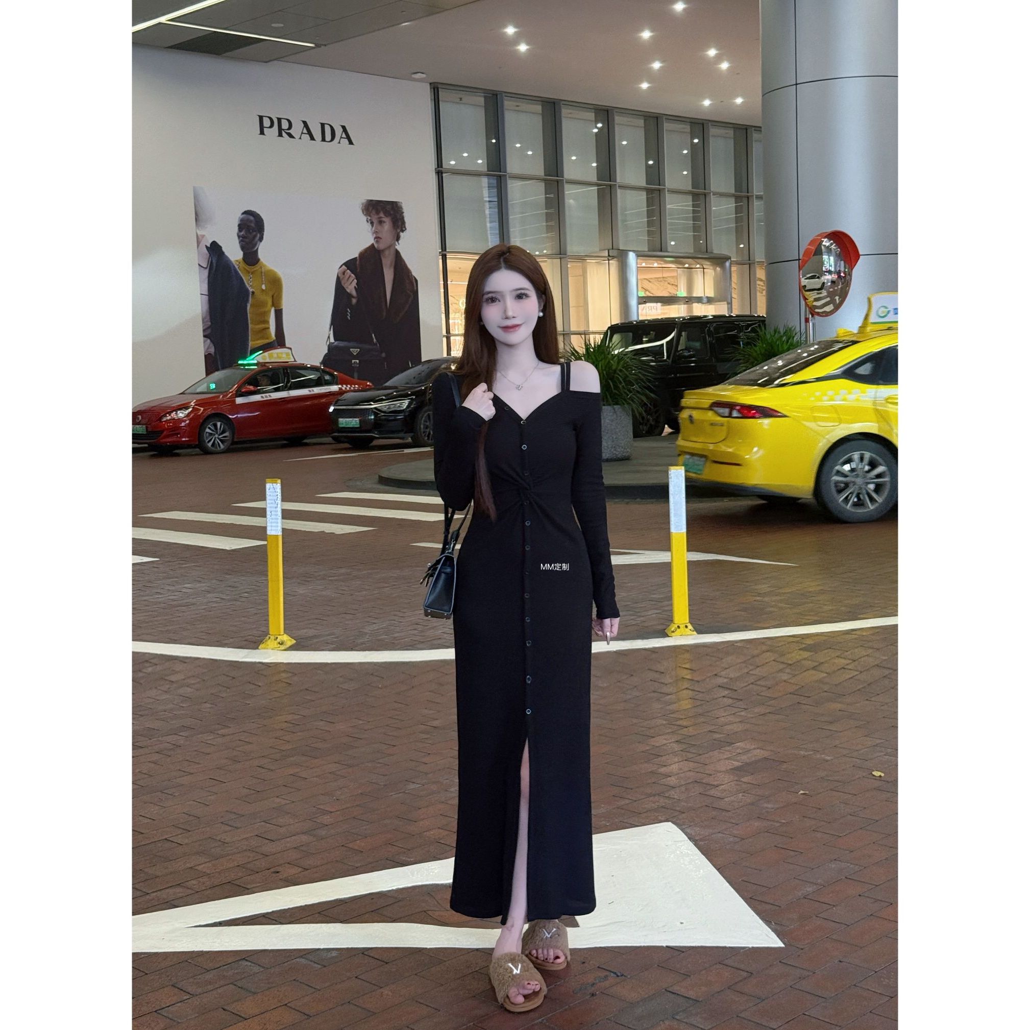 【萌萌家定制女装】黑色纯欲开叉扭结法式遮肚轻奢露肩女连衣裙A465