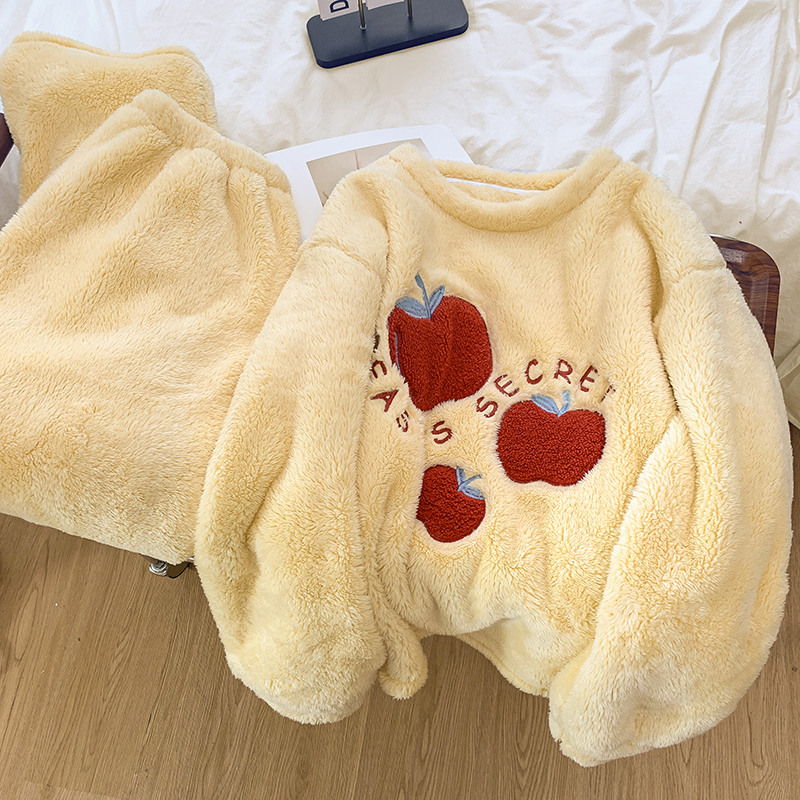 甜美奶黄苹果珊瑚绒睡衣女士秋冬新款圆领保暖家居服可爱毛绒套装