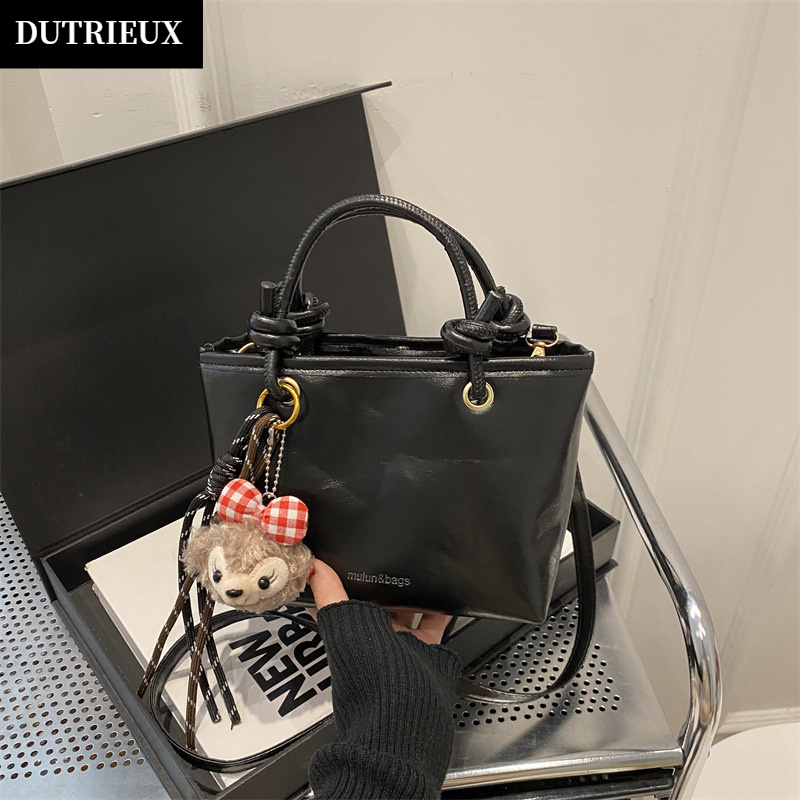 高级感复古棕色小包包女2025新款秋冬季百搭斜挎包超火手提水桶包