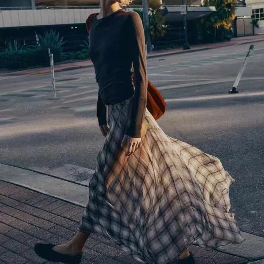 2025咖色格纹半身裙女2025早秋季新款港风潮流显瘦修身a字格纹裙