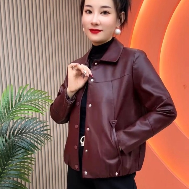 时尚妈妈短款皮衣女2026秋季新款简约皮夹克外套减龄洋派中年上衣
