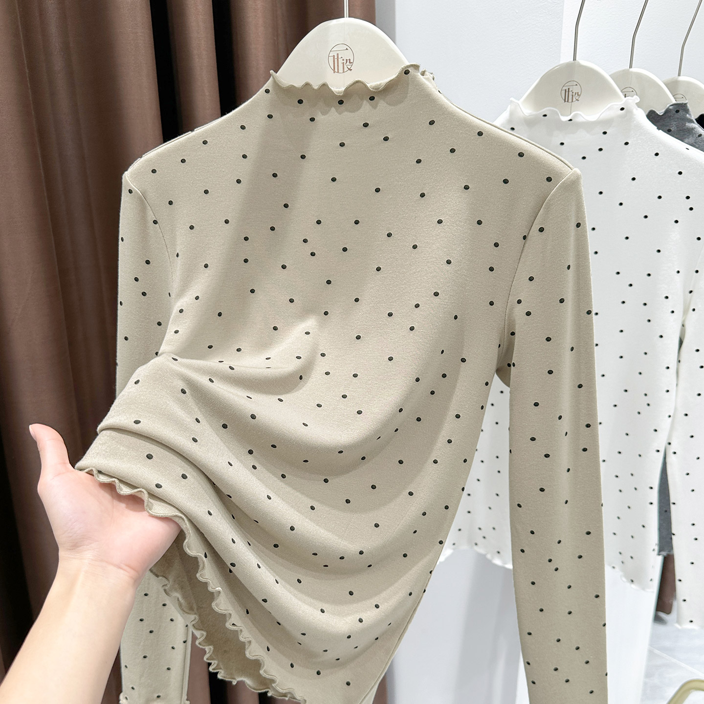 木耳边半高领上衣女小众波点设计长袖打底衫秋冬新款纯色T恤小衫