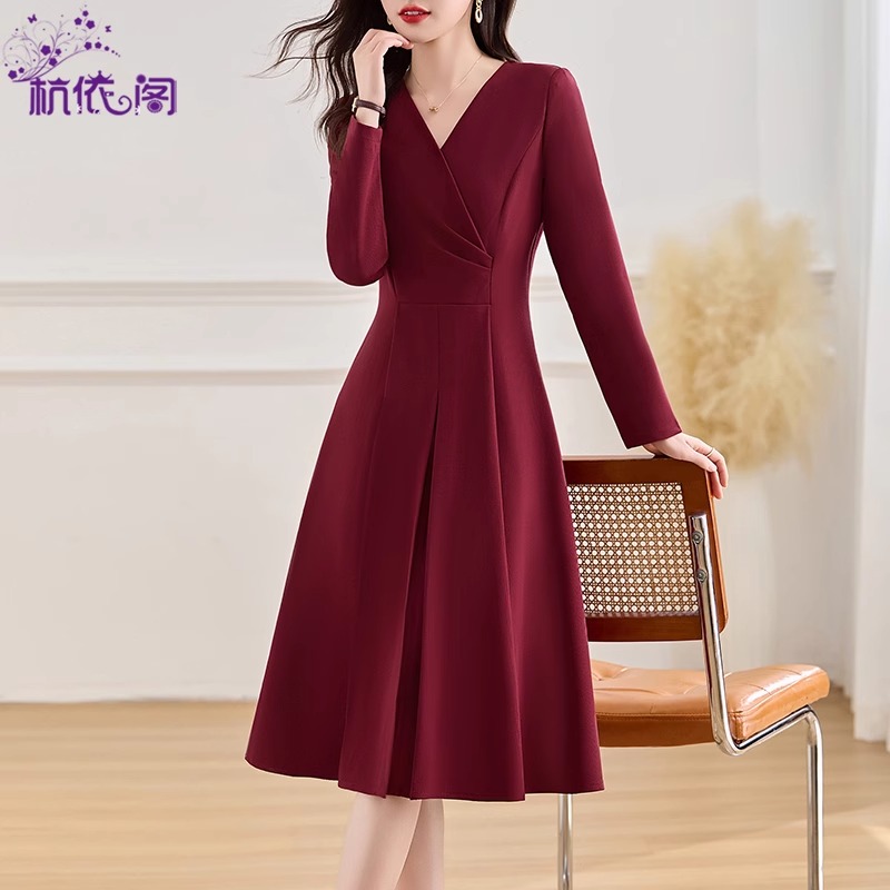 红色连衣裙女长袖2025春季新款高级感小个子气质修身显瘦v领裙子