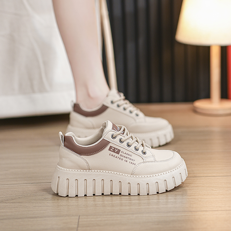 2025秋季软底增高休闲鞋女新款运动平底百搭厚底板鞋小白鞋单鞋