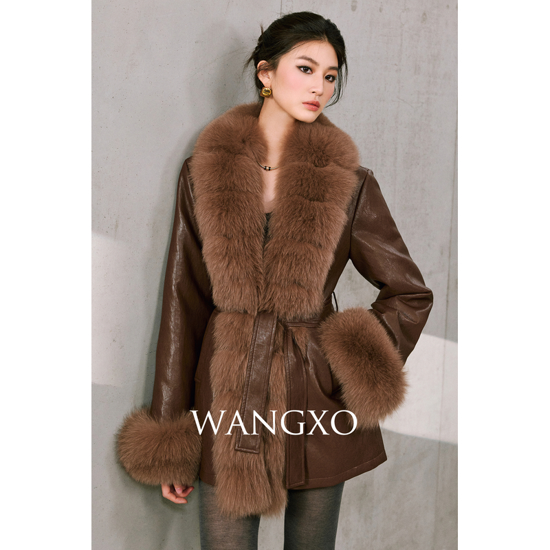 WANGXO  美拉德狐狸毛白鸭绒羽绒外套   2531159W